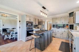 Spacious House Near Savannah Airport - 5 BR