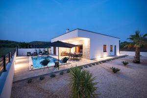 VilaMore - 3 bedrooms & pool