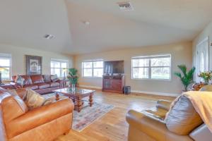 On Lake Istokpoga: Lorida Home w Lanai!