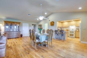 On Lake Istokpoga: Lorida Home w Lanai!