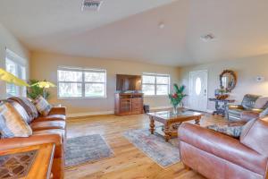 On Lake Istokpoga: Lorida Home w Lanai!