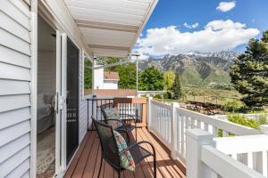 HotTub! Views! Basketball! Fireplaces! Mtn Trails