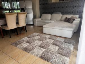 Airport RoadReptér közeli ház privát parkolóval