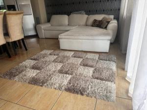 Airport RoadReptér közeli ház privát parkolóval