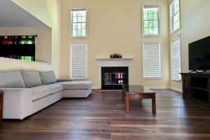 Sweet Home in the heart of Cary Close to NCSU UNC DUKE