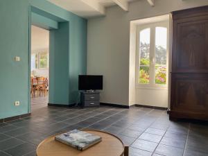 Maisons de vacances Maison avec vue mer et acces plage a Plougasnou : photos des chambres
