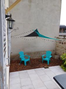 Appartements Bel appartement tout equipe! Proche des parcs, avec sa cour privative et sa place de parking securisee a 450 m du logement : photos des chambres