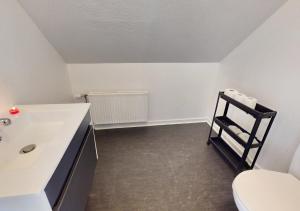 Entire House in the City, 3 big bedroom with 4 Bed