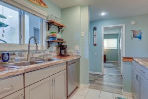 Beachfront Siesta Key Condo with Pool Access!