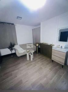 Appartements Loft ravissant 45m2 Jacuzzi RVB NIGHT 2 : photos des chambres