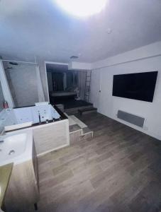 Appartements Loft ravissant 45m2 Jacuzzi RVB NIGHT 2 : photos des chambres
