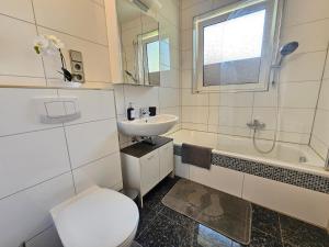 EcoCube 143 - Balkon, 3Zimmer, Waschmaschine, Backofen, Badewanne, 5P