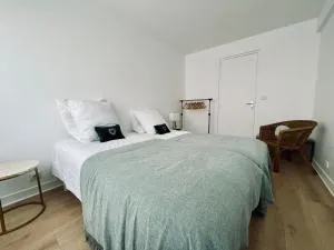 3 Pieces Convention Avec Piscine - Кламар