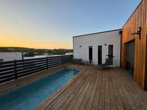 Luxury Villa with pool and View