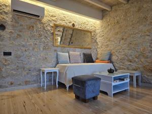 Julias Village Apartment