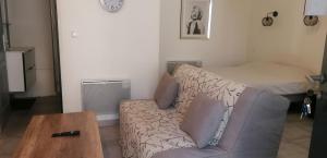 Maisons de vacances Studio 30 m2 toutlemonde : Maison 1 Chambre
