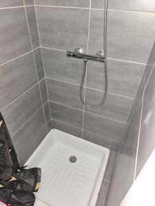 Meilleur emplacement au meilleur budget, idéal pour un séjour de plus dun mois à Boulogne-Billancourt et Paris 16