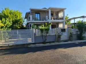 Akis house - Néa Meságkala