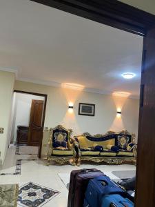 شقه مفروشة مكيفه بالحى المتميز السادس من اكتوبر للإيجار السنوى