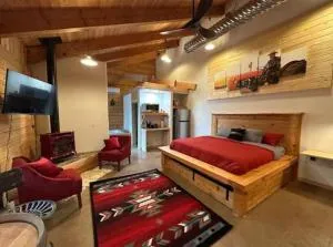 Elk Heights Ranch Serene Getaway - A Rustic Studio - Якима