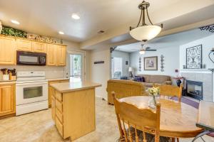 about 5 Mi to Frontier Park Cozy Cheyenne Townhome