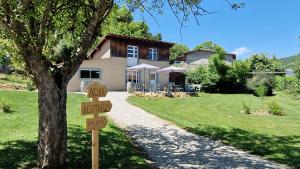 Auberges de jeunesse Dortoir Gite d-etapes Les troubadours O rendez-vous 6 pers en Demi-pension : photos des chambres