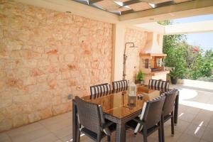 Luxury Villa with Pool in Athens Riviera