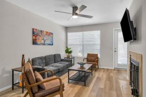 Modern Full Apt 2br2bath WHeated Pool, Spa & Gym