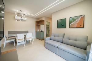 304 Bl 03 Waldgarten Bombinhas - Condomínio a 50 m do Mar e Frente Avenida - Condomínio de Alto Padrão - Piscina - Academia - Salão de jogos