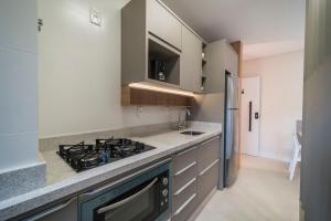 304 Bl 03 Waldgarten Bombinhas - Condomínio a 50 m do Mar e Frente Avenida - Condomínio de Alto Padrão - Piscina - Academia - Salão de jogos