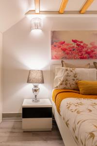 Host Wise - Colourful Cozy Flat