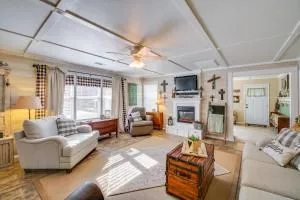 Home with Ouachita River and Lake Hamilton Access - Mountain Pine