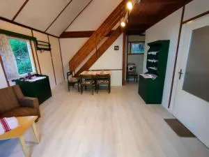 Dual-Level Cityside Mansion - Üröm