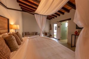 Casa Victoria Malecón - Adults Only