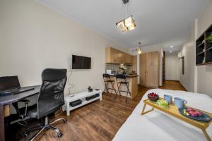 Warsaw Włochy Studio with Workspace - by Rentujemy