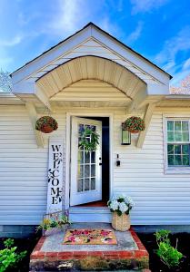 Bright and Airy in Hampton Bays