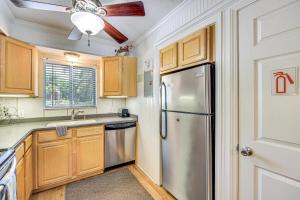 Fernandina Beach Condo with Pool and Path to Beach!