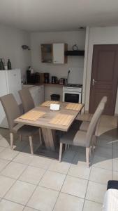 Appartements Appartement 4 couchages - Centre ville St Donat sur l-Herbasse : photos des chambres
