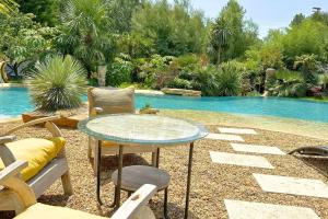 Maisons de vacances Studio avec piscine et jacuzzi - Tiki Palm Beach Resort : photos des chambres