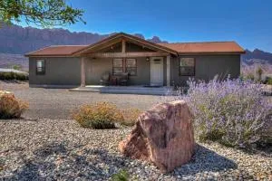 The Shack Private Home & Hot Tub - Old La Sal