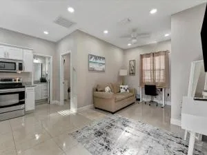 10 Minutes to Downtown Free Parking, AC - Sulphur Springs