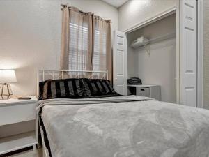 10 Minutes to Downtown Free Parking, AC