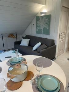 B&B / Chambres d'hotes La Baie des Voiles 3 chambres 4 a 6 personnes au bord du lac plage privee : photos des chambres