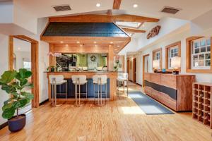 New Green Pineapple Palloza - Bright & Modern on Duval - 4hvězdičkové hotely ve městě Key West