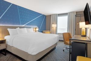 King Room - Non Smoking room in Comfort Inn & Suites Mountain Grove US-60