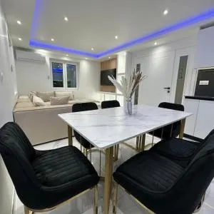 For travelers looking for a beach - 艾克塞恩维克斯