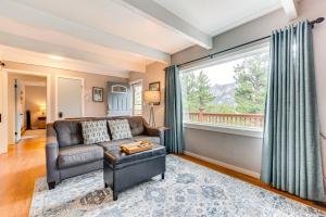 Estes Park Condo with Deck and Views about 3 Miles to RMNP