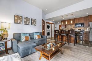 S105 Canmore Stay- Hot tub, gym, parking Mtn Retreat