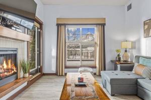 S105 Canmore Stay- Hot tub, gym, parking Mtn Retreat