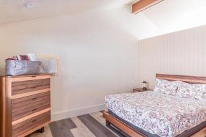 Cozy Bear Den - Sauna New Kitchen Fireplace Large Tv Wifi Indoor Sauna